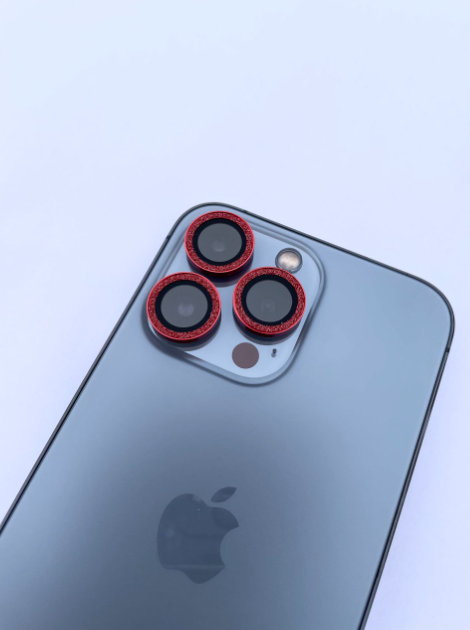 Бронь на камеру для iPhone 13 с Красными блестками