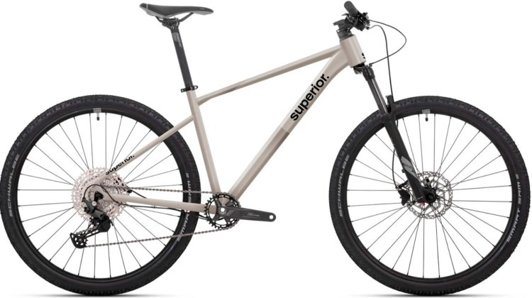Superior Велосипед XC 6.1 (2026) | Хардтэйл | Размер: L | Диаметр колес 29" | На рост: 180-190 см | Рама: Alu 6061 T6 Double Butted | Вилка: SR Suntour XCT 30 DS | Вес: 15 кг | Gloss Dust