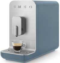 Smeg Автоматическая кофемашина | Мощность 1350 Вт | Объем резервуара 1.4 л | Поддон для сбора капель | Давление 19 бар | Регулируемый уровень помола, размер порции, жесткость воды | Подсветка диспенсера | Кнопочное управление, цвет синий шторм